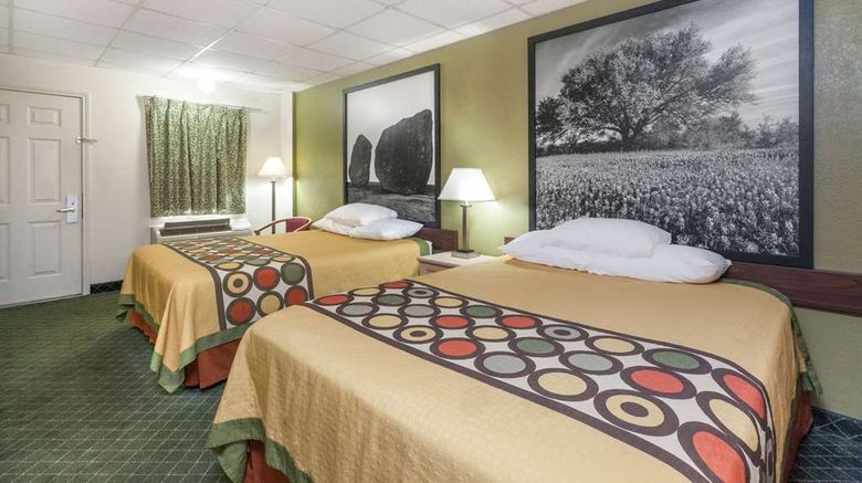 <b>Super 8 Fredericksburg Room</b>. Images powered by <a href="https://iceportal.shijigroup.com/" title="IcePortal" target="_blank">IcePortal</a>.