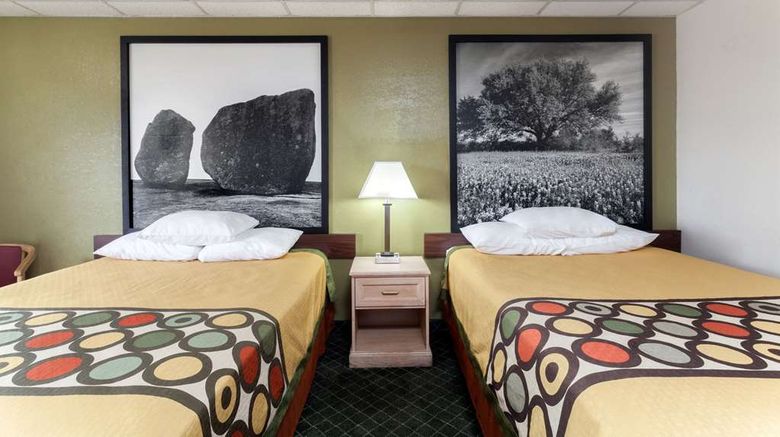 <b>Super 8 Fredericksburg Room</b>. Images powered by <a href="https://iceportal.shijigroup.com/" title="IcePortal" target="_blank">IcePortal</a>.