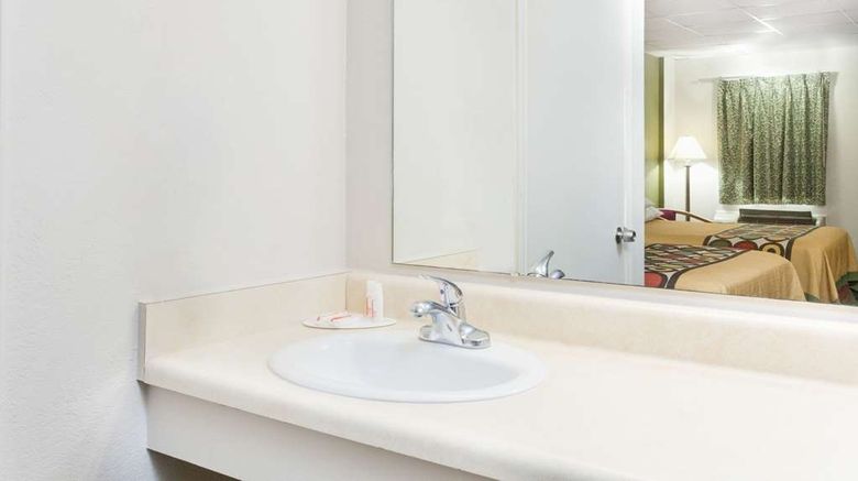 <b>Super 8 Fredericksburg Room</b>. Images powered by <a href="https://iceportal.shijigroup.com/" title="IcePortal" target="_blank">IcePortal</a>.