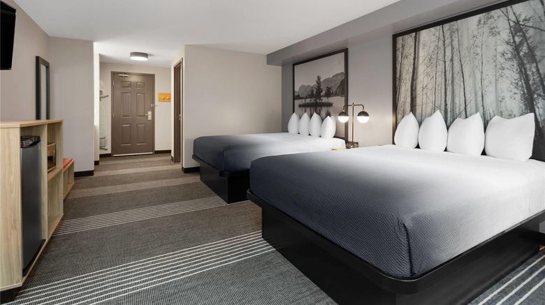 <b>Super 8 Sault Ste Marie Room</b>. Images powered by <a href="https://iceportal.shijigroup.com/" title="IcePortal" target="_blank">IcePortal</a>.