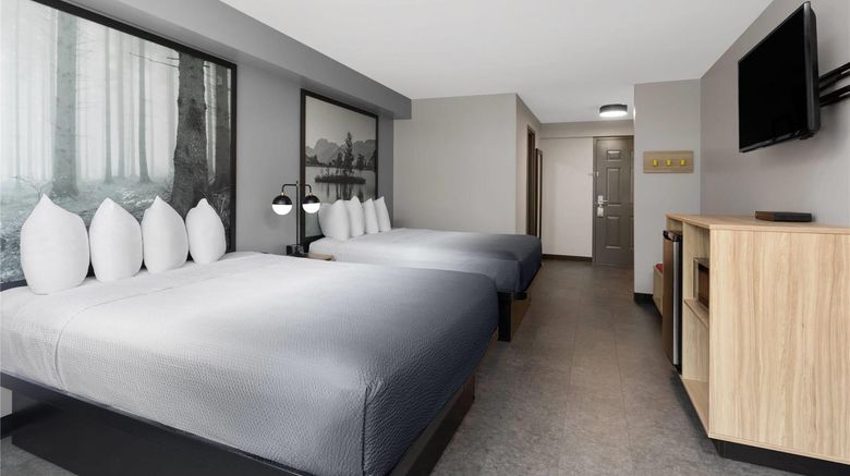 <b>Super 8 Sault Ste Marie Room</b>. Images powered by <a href="https://iceportal.shijigroup.com/" title="IcePortal" target="_blank">IcePortal</a>.