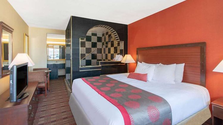 Ramada Limited Cockeysville Suite
