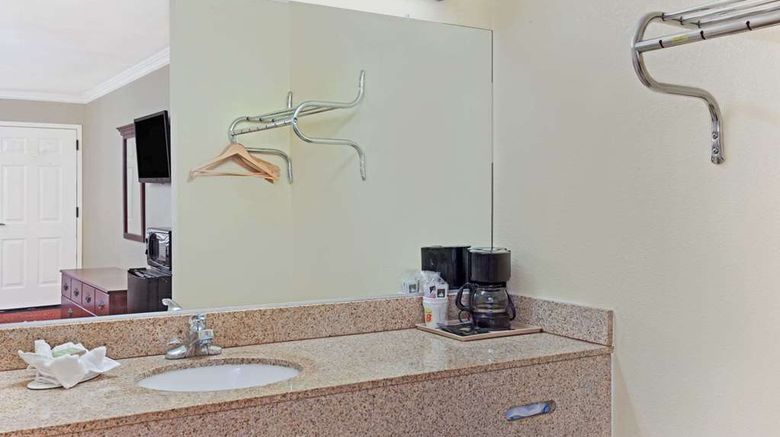<b>Super 8 North Hollywood Room</b>. Images powered by <a href="https://iceportal.shijigroup.com/" title="IcePortal" target="_blank">IcePortal</a>.