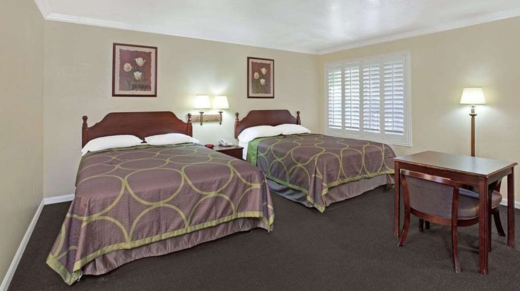 Super 8 North Hollywood Room