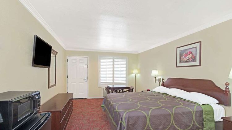 Super 8 North Hollywood Room
