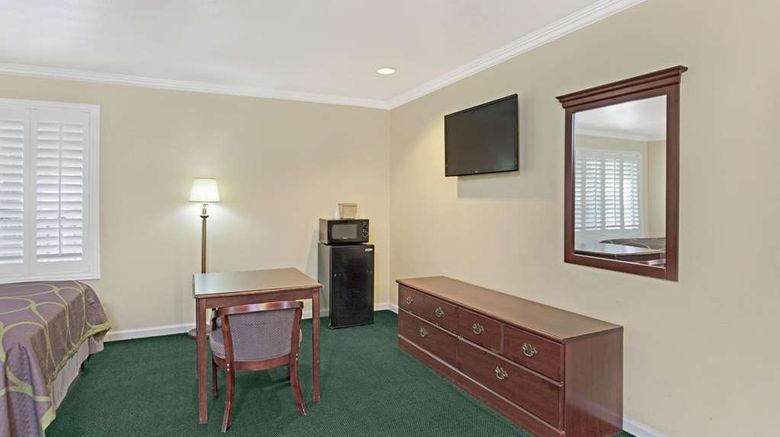 <b>Super 8 North Hollywood Room</b>. Images powered by <a href="https://iceportal.shijigroup.com/" title="IcePortal" target="_blank">IcePortal</a>.