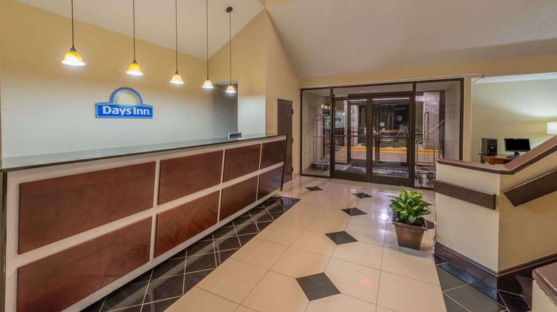<b>Days Inn Yadkinville Lobby</b>. Images powered by <a href="https://iceportal.shijigroup.com/" title="IcePortal" target="_blank">IcePortal</a>.