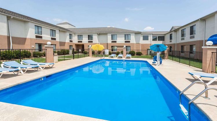 Days Inn Yadkinville Pool