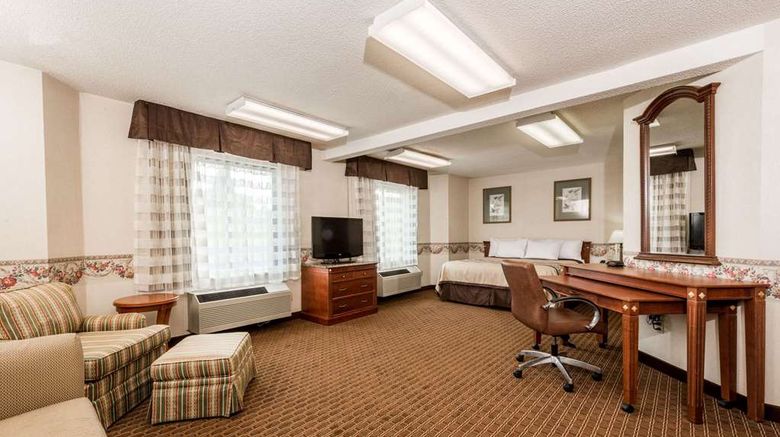 <b>Days Inn Yadkinville Suite</b>. Images powered by <a href="https://iceportal.shijigroup.com/" title="IcePortal" target="_blank">IcePortal</a>.