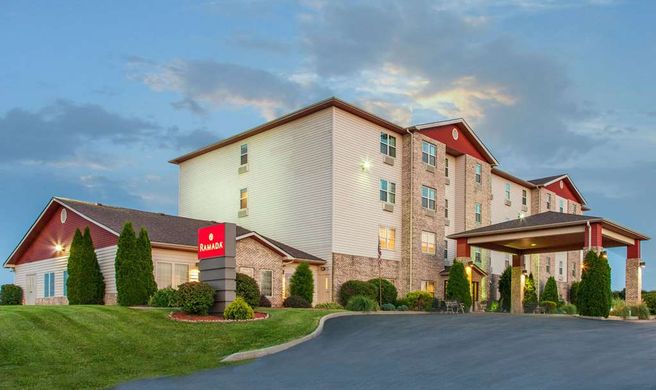 Ramada Sparta/At Speedway Exterior
