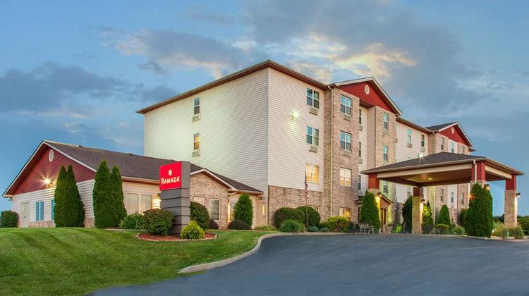 Ramada Sparta/At Speedway Exterior