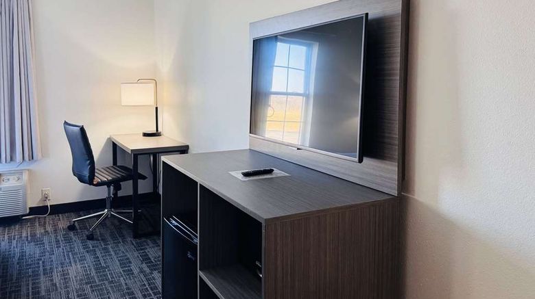 <b>Ramada Sparta/At Speedway Room</b>. Images powered by <a href="https://iceportal.shijigroup.com/" title="IcePortal" target="_blank">IcePortal</a>.
