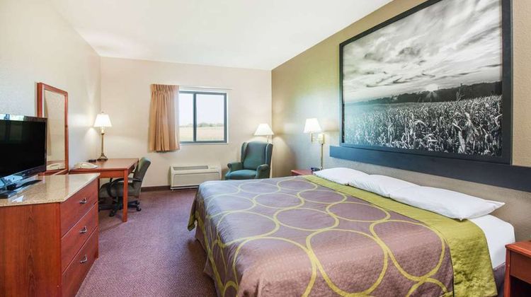 Super 8 Iola KS Room
