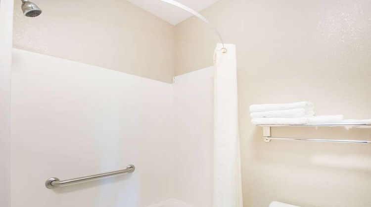 Super 8 Iola KS Room