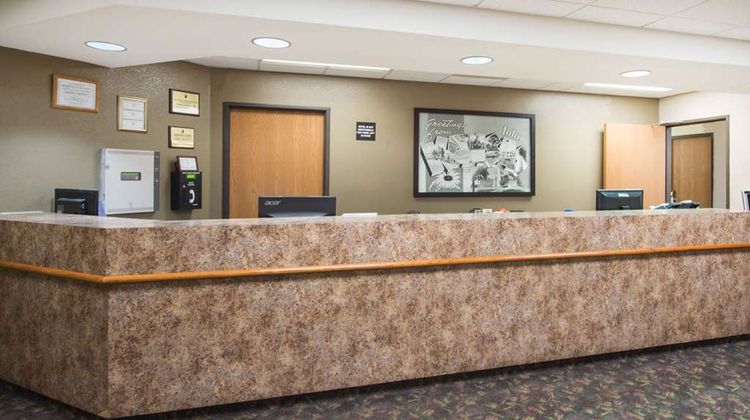Super 8 Iola KS Lobby