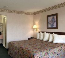 Days Inn Jonesboro AR Room