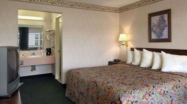 <b>Days Inn Jonesboro AR Room</b>. Images powered by <a href="https://iceportal.shijigroup.com/" title="IcePortal" target="_blank">IcePortal</a>.