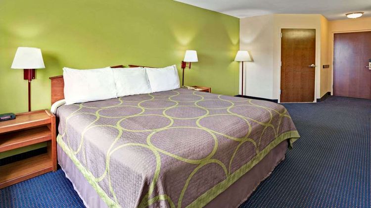 Super 8 Louisville/Expo Center Room
