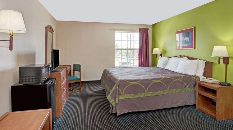 Super 8 Louisville/Expo Center Suite