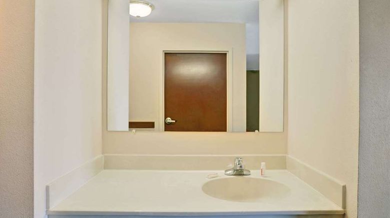 <b>Super 8 Louisville/Expo Center Room</b>. Images powered by <a href="https://iceportal.shijigroup.com/" title="IcePortal" target="_blank">IcePortal</a>.