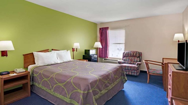 Super 8 Louisville/Expo Center Room