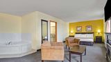 Super 8 Barrie Suite