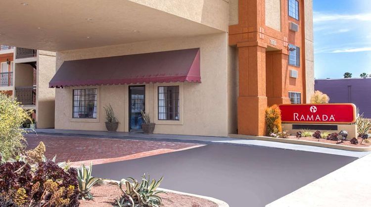 Ramada Culver City Exterior