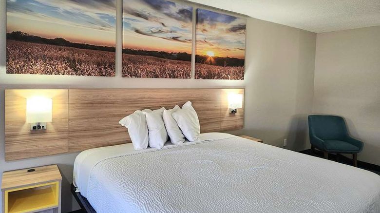 <b>Days Inn & Suites New Iberia Room</b>. Images powered by <a href="https://iceportal.shijigroup.com/" title="IcePortal" target="_blank">IcePortal</a>.