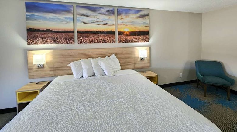 <b>Days Inn & Suites New Iberia Room</b>. Images powered by <a href="https://iceportal.shijigroup.com/" title="IcePortal" target="_blank">IcePortal</a>.