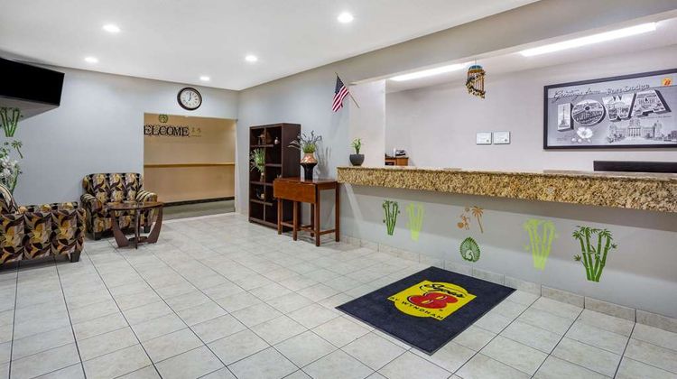 Super 8 Fort Dodge Lobby
