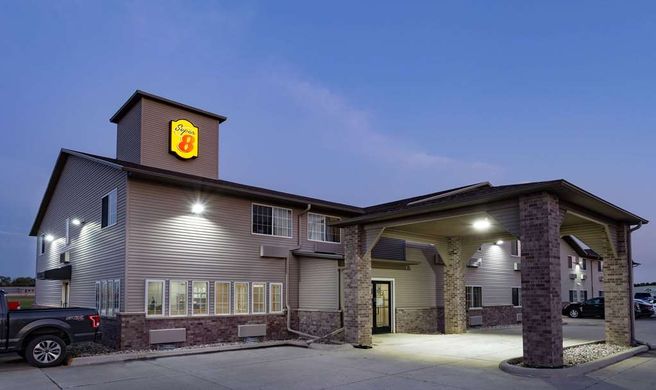 Super 8 Fort Dodge Exterior
