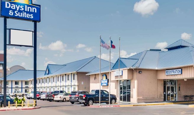Days Inn & Suites Laredo Exterior