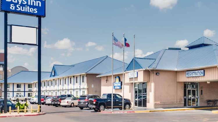 Days Inn & Suites Laredo Exterior