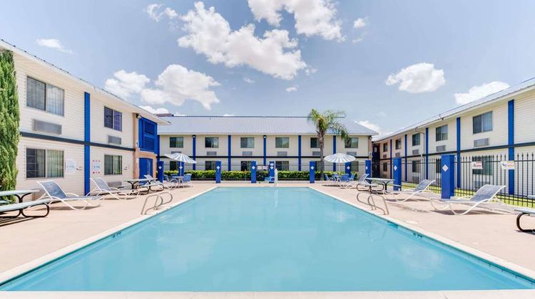 Days Inn & Suites Laredo Pool