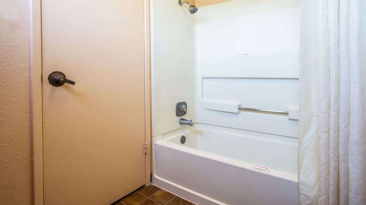 Travelodge Turlock Room