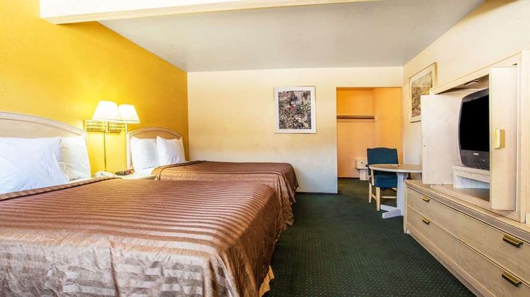 Travelodge Turlock Room