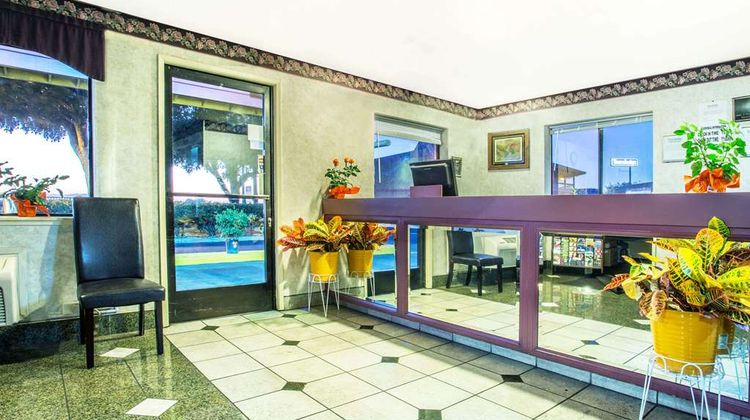 Travelodge Turlock Lobby