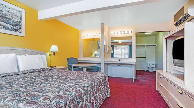 Travelodge Turlock Suite