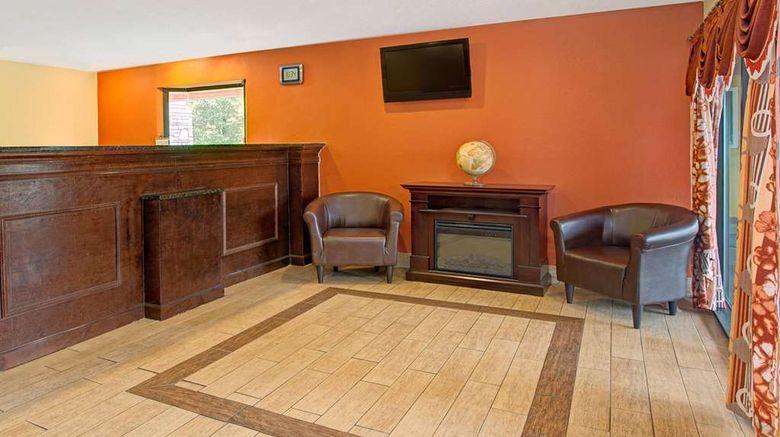 <b>Super 8 Cincinnati Lobby</b>. Images powered by <a href="https://iceportal.shijigroup.com/" title="IcePortal" target="_blank">IcePortal</a>.