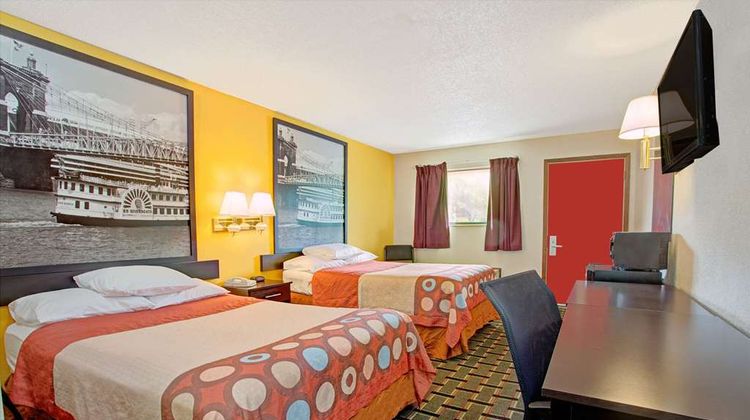 Super 8 Cincinnati Room
