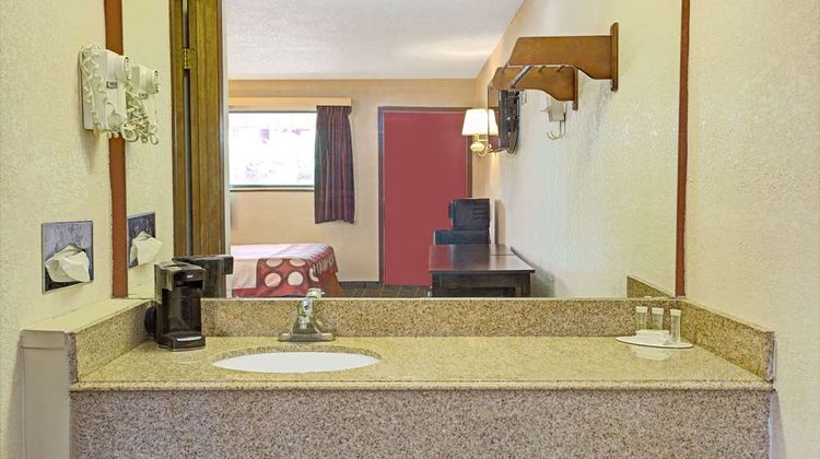 Super 8 Cincinnati Room