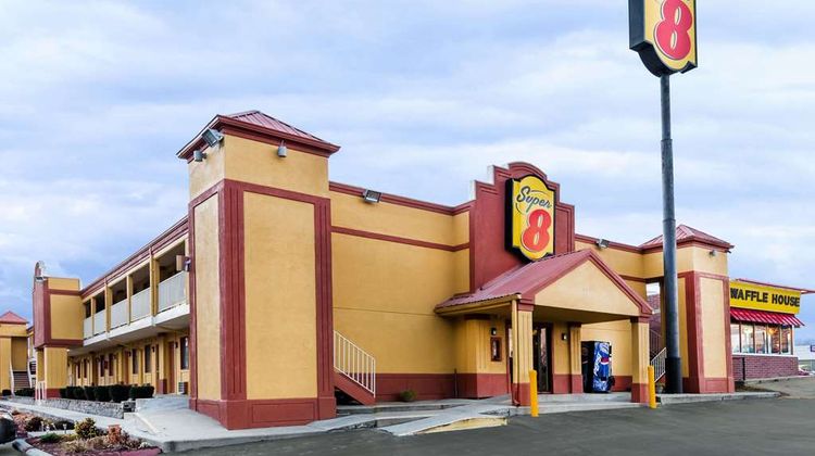 Super 8 Indianapolis Exterior