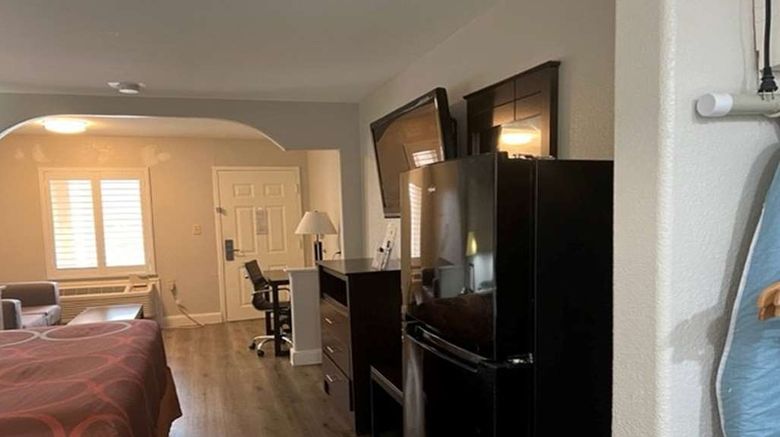 <b>Super 8 Baytown/Mont Belvieu Room</b>. Images powered by <a href="https://iceportal.shijigroup.com/" title="IcePortal" target="_blank">IcePortal</a>.