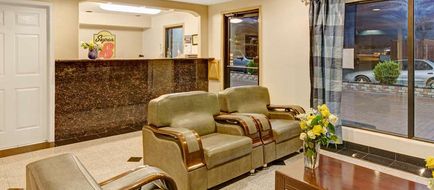 Super 8 Baytown/Mont Belvieu Lobby