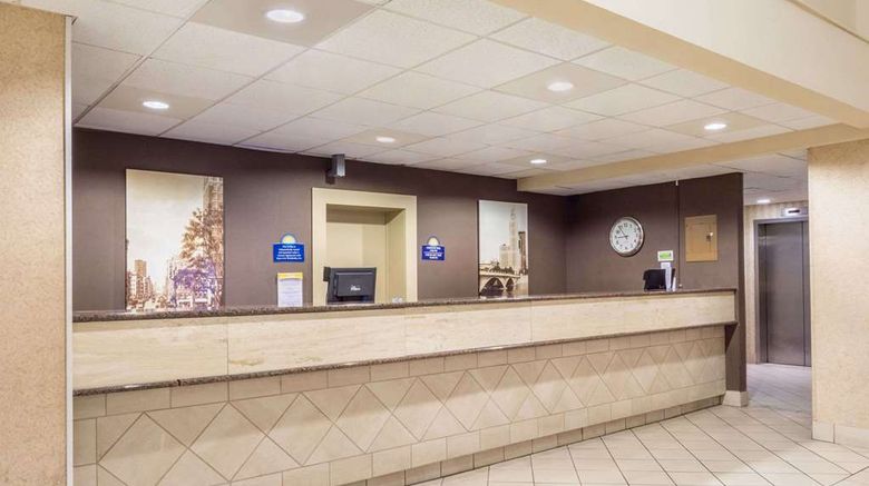 <b>Days Inn Columbus Airport Lobby</b>. Images powered by <a href="https://iceportal.shijigroup.com/" title="IcePortal" target="_blank">IcePortal</a>.