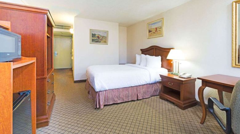 <b>Days Inn Columbus Airport Room</b>. Images powered by <a href="https://iceportal.shijigroup.com/" title="IcePortal" target="_blank">IcePortal</a>.