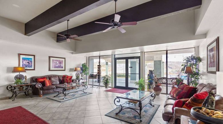 <b>Travelodge Globe Lobby</b>. Images powered by <a href="https://iceportal.shijigroup.com/" title="IcePortal" target="_blank">IcePortal</a>.