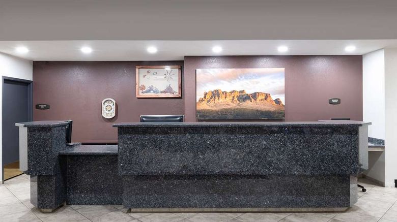 <b>Travelodge Globe Lobby</b>. Images powered by <a href="https://iceportal.shijigroup.com/" title="IcePortal" target="_blank">IcePortal</a>.