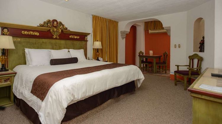 Howard Johnson Calle Real Morelia Suite