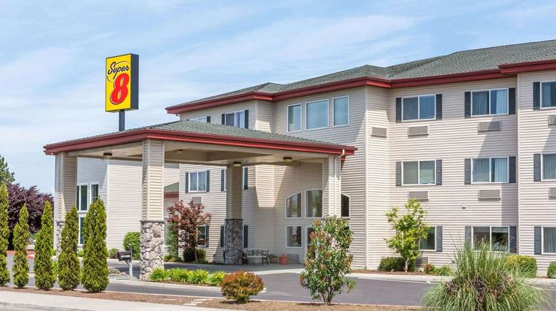 Super 8 Central Pt Medford Exterior. Images powered by <a href="https://iceportal.shijigroup.com" target="_blank" rel="noopener">Ice Portal</a>.
